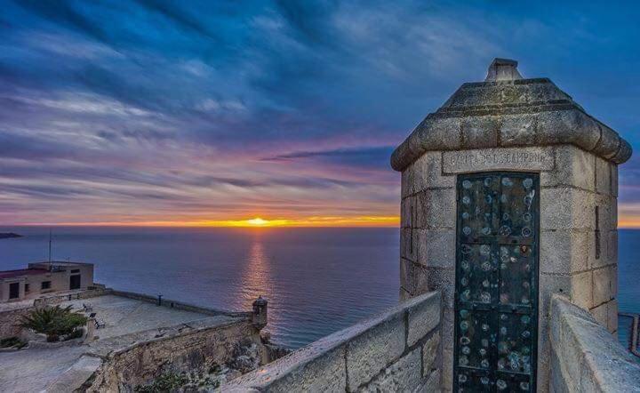 Charming Apartment In Alicante Near The Sea & City Center Екстериор снимка