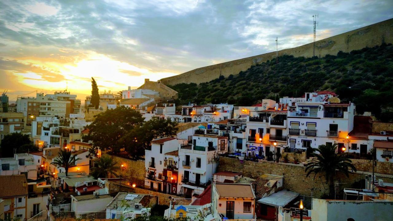 Charming Apartment In Alicante Near The Sea & City Center Екстериор снимка